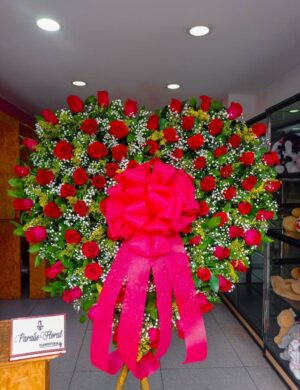 Arreglo corazón de rosas grande