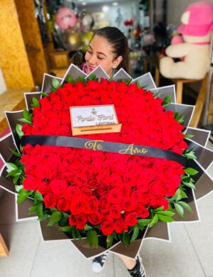 Arreglo buchón  200 rosas rojas