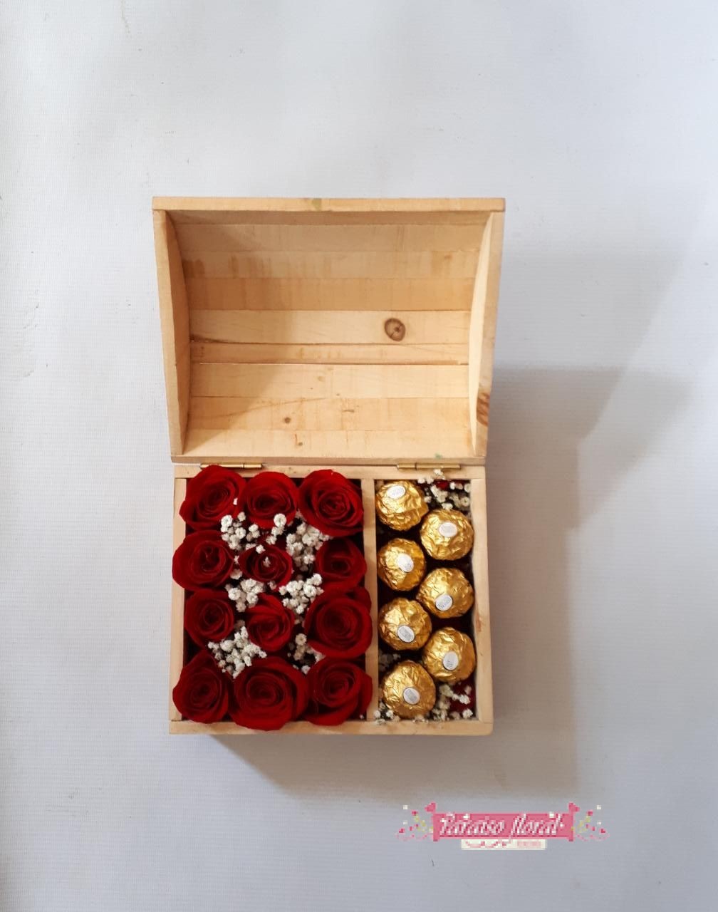Arreglo Baúl Con 12 Rosas - Imagen 2
