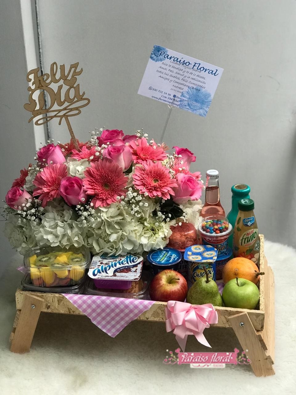 Arreglo desayuno con hortencias