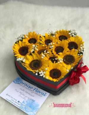 Arreglo corazon con girasoles