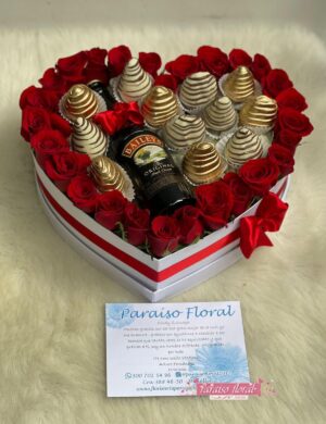 Arreglo Corazon Con Licor y Fresas