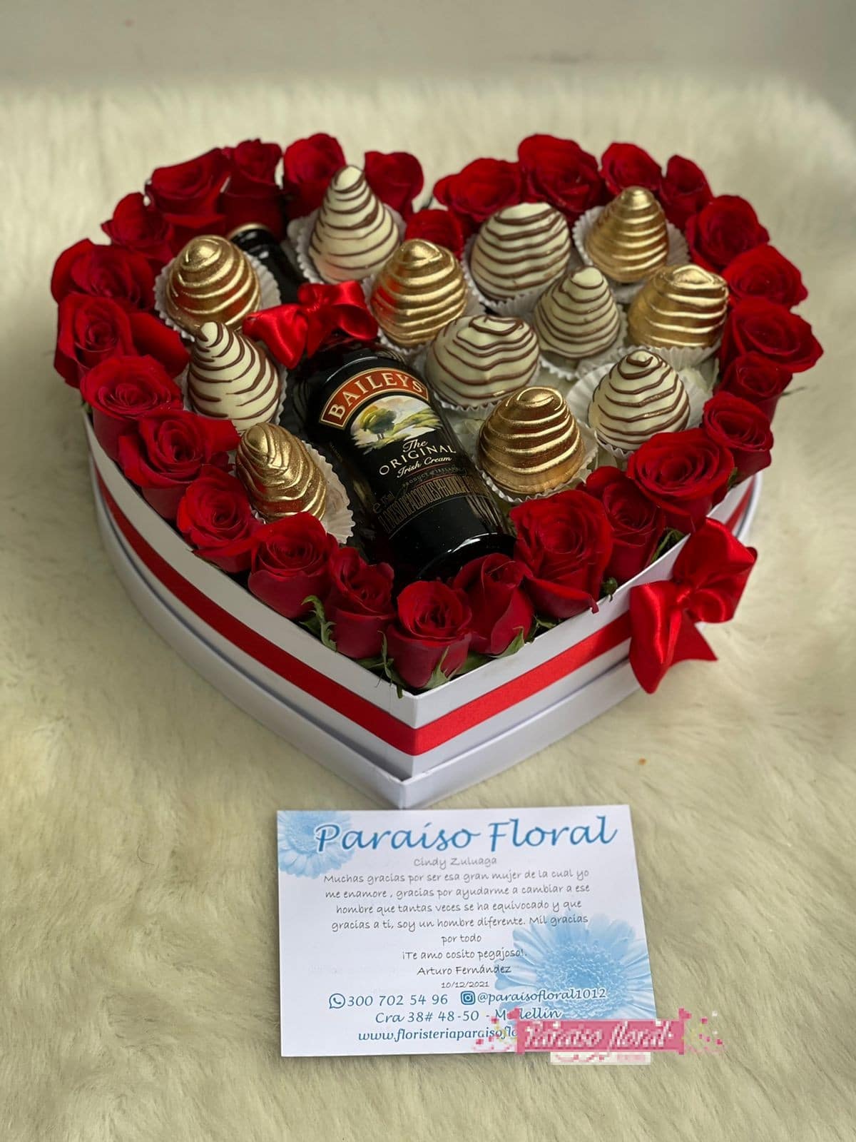 Arreglo Corazon Con Licor y Fresas