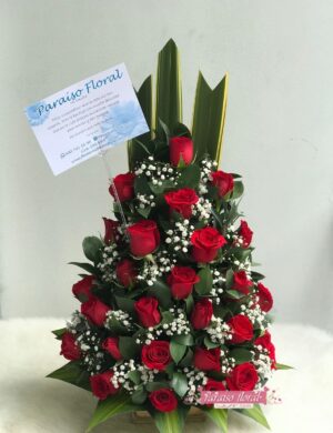 arreglo piramide rosas rojas