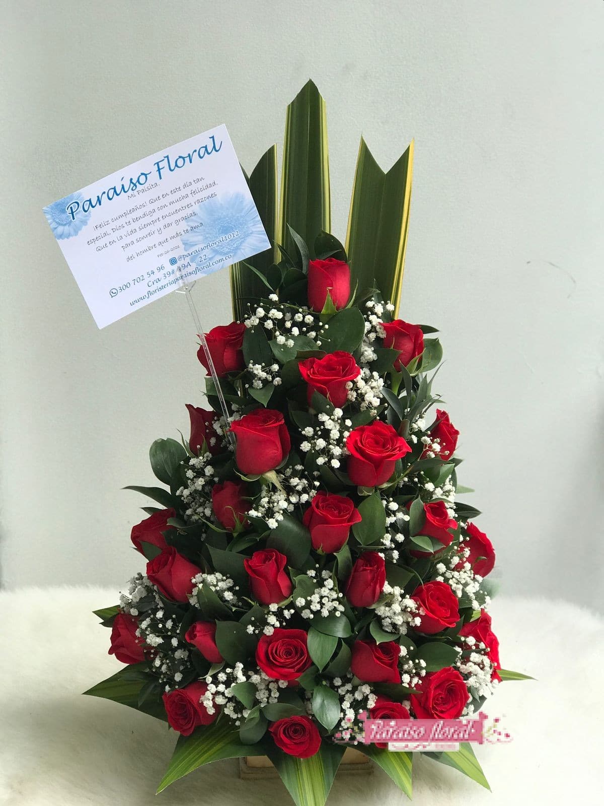 arreglo piramide rosas rojas