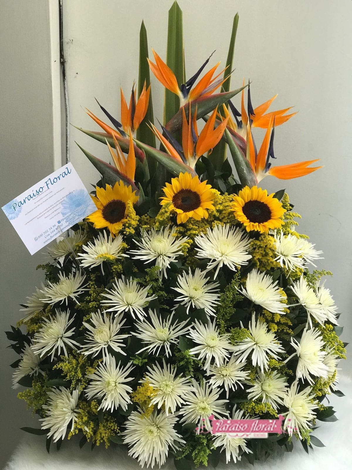 ramo funebre con fully y girasoles