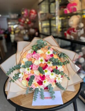buchon rosas, claveles y margaritas