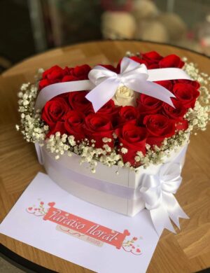 Arreglo corazon con rosas