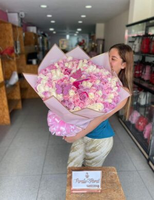 arreglo buchon 200 rosas surtidas