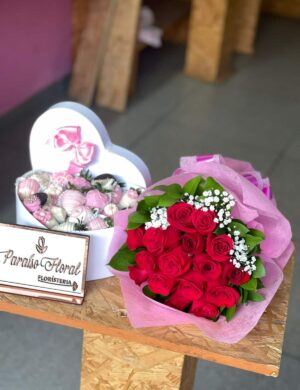 Arreglo bouquet y corazon con fresas