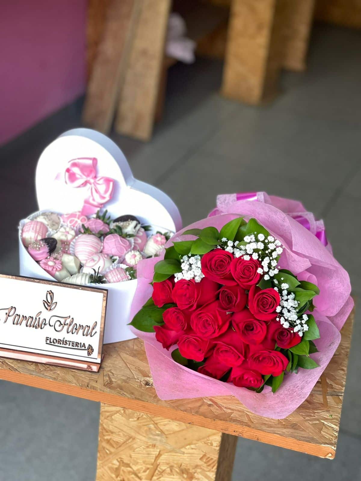 Arreglo bouquet y corazon con fresas