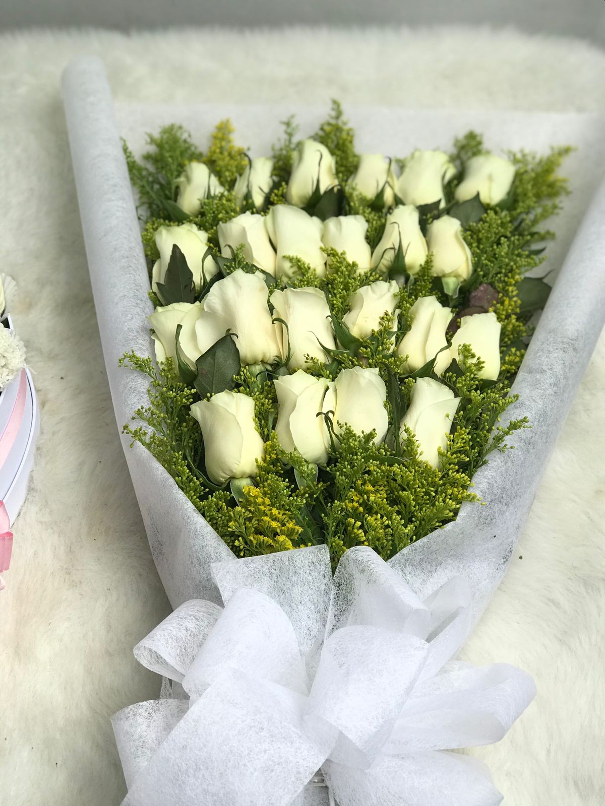 ramillete de rosas blancas