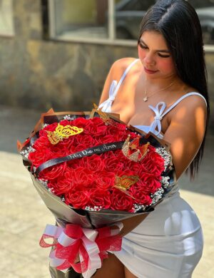 Arreglo Buchon 38 rosas eternas